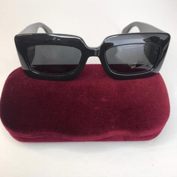 ? - Authentic New Gucci GG0811S 001 Black / Grey Lens main image 16